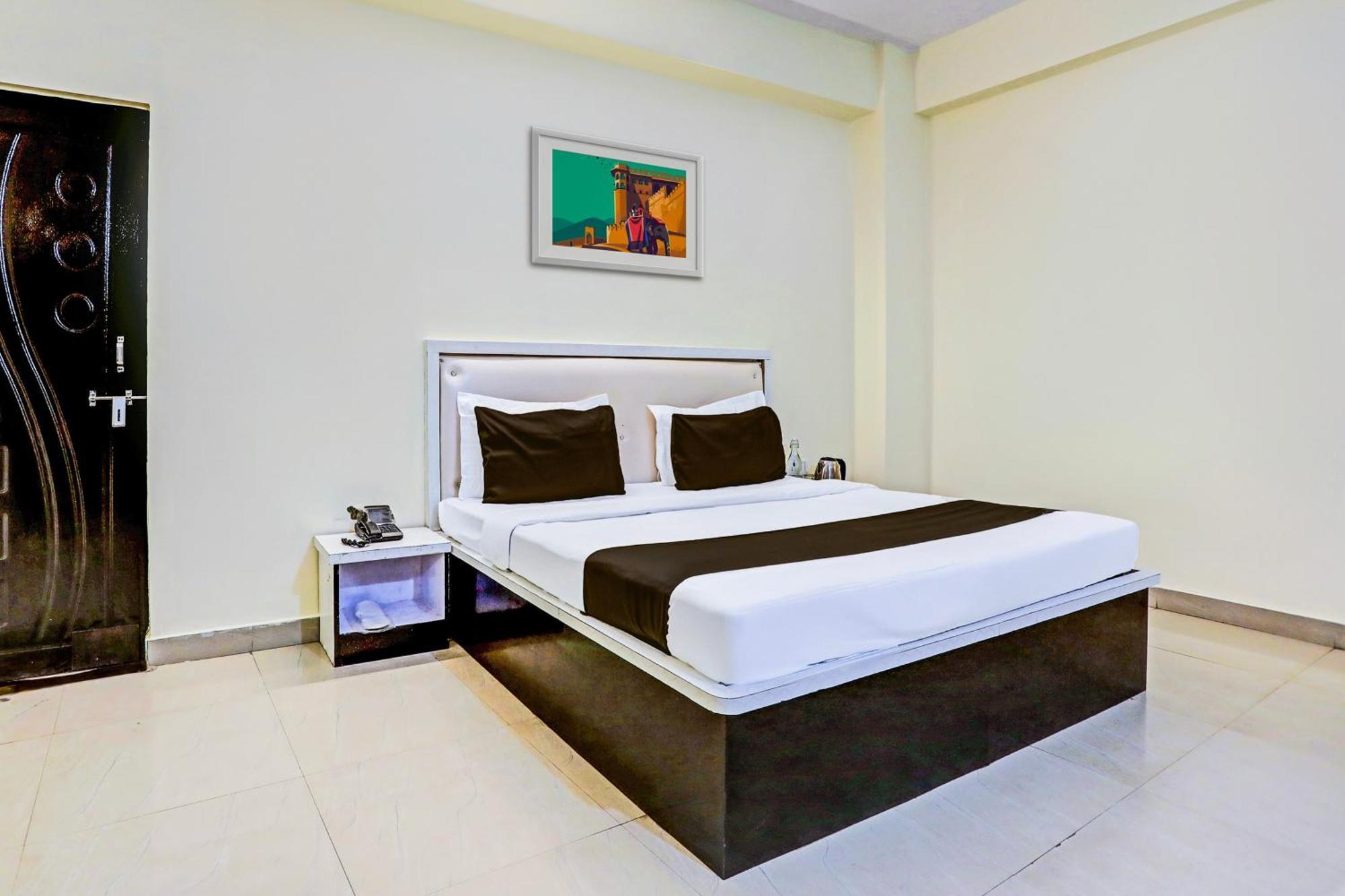 Super Hotel O Hyderabad Gate Iit Bhu Kakarmatha Eksteriør bilde