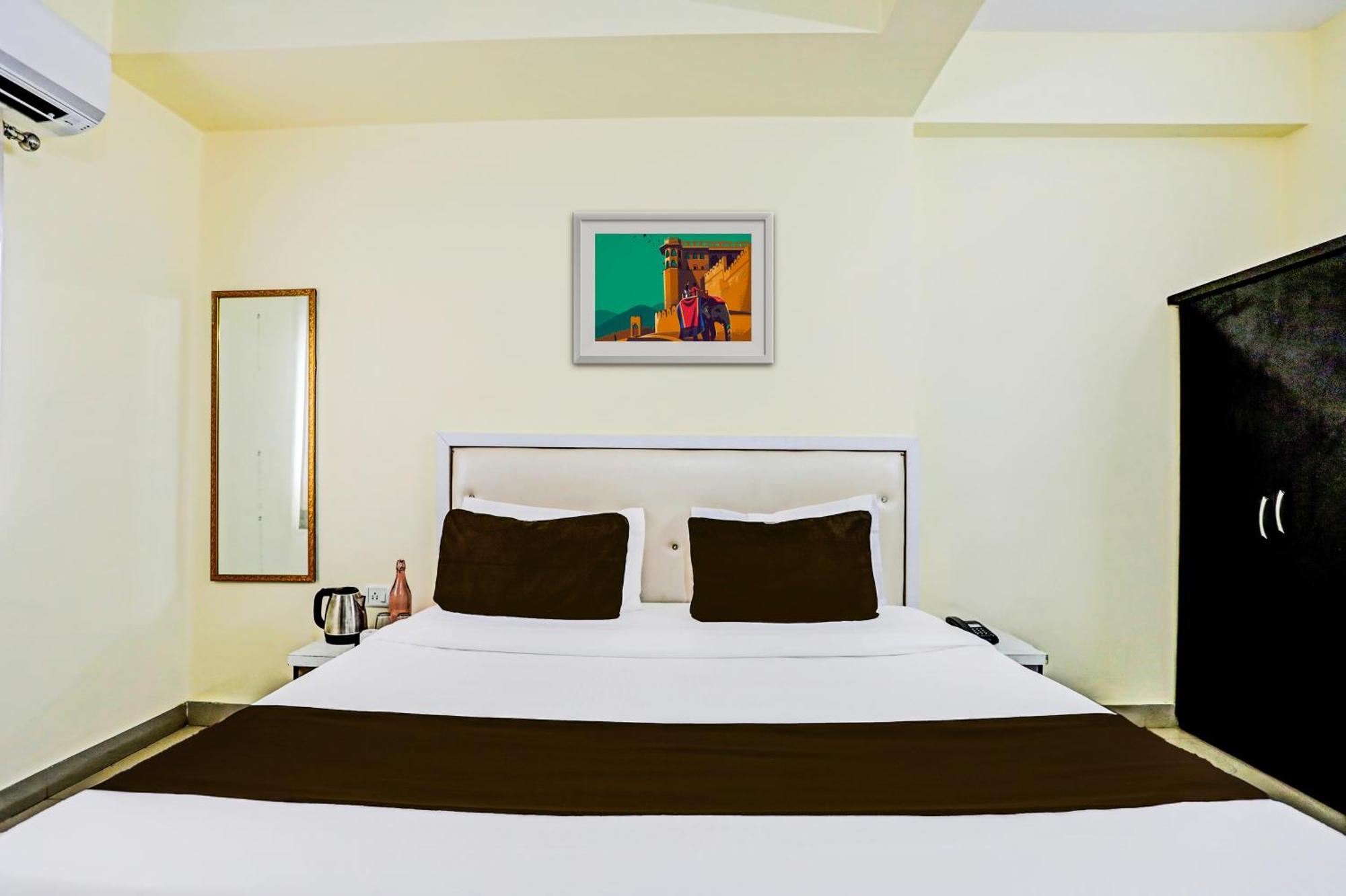 Super Hotel O Hyderabad Gate Iit Bhu Kakarmatha Eksteriør bilde