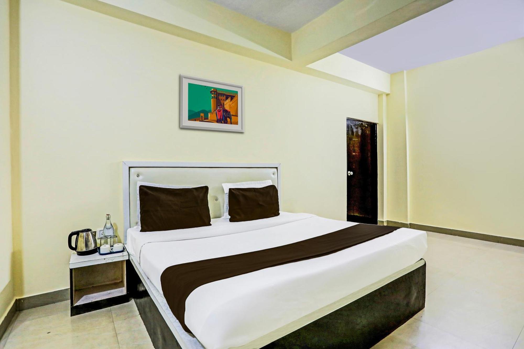 Super Hotel O Hyderabad Gate Iit Bhu Kakarmatha Eksteriør bilde