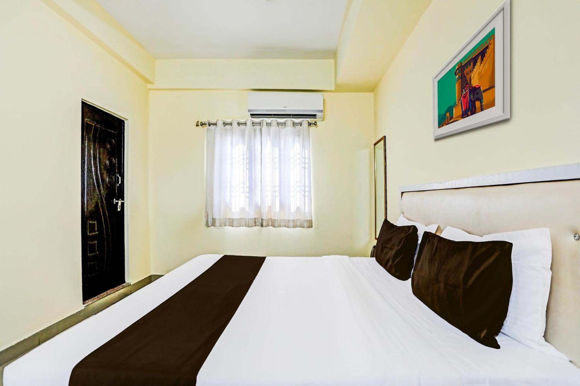 Super Hotel O Hyderabad Gate Iit Bhu Kakarmatha Eksteriør bilde
