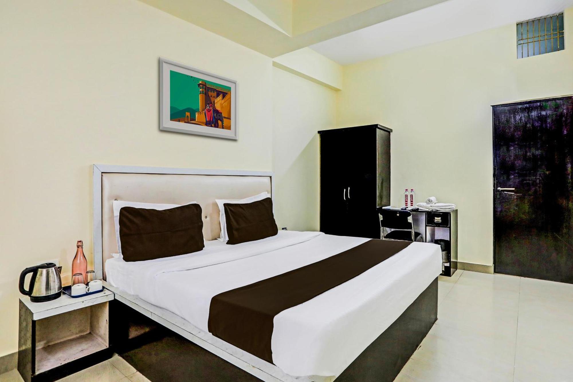 Super Hotel O Hyderabad Gate Iit Bhu Kakarmatha Eksteriør bilde