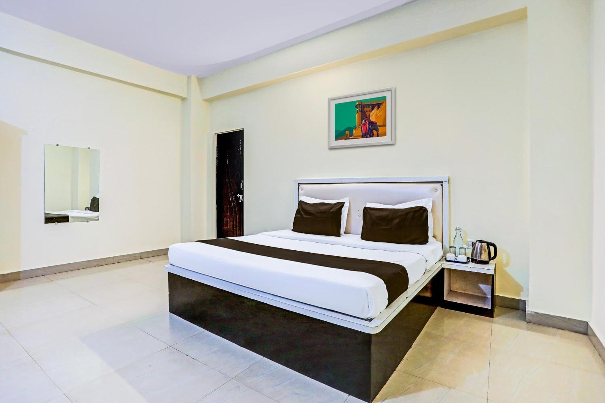 Super Hotel O Hyderabad Gate Iit Bhu Kakarmatha Eksteriør bilde