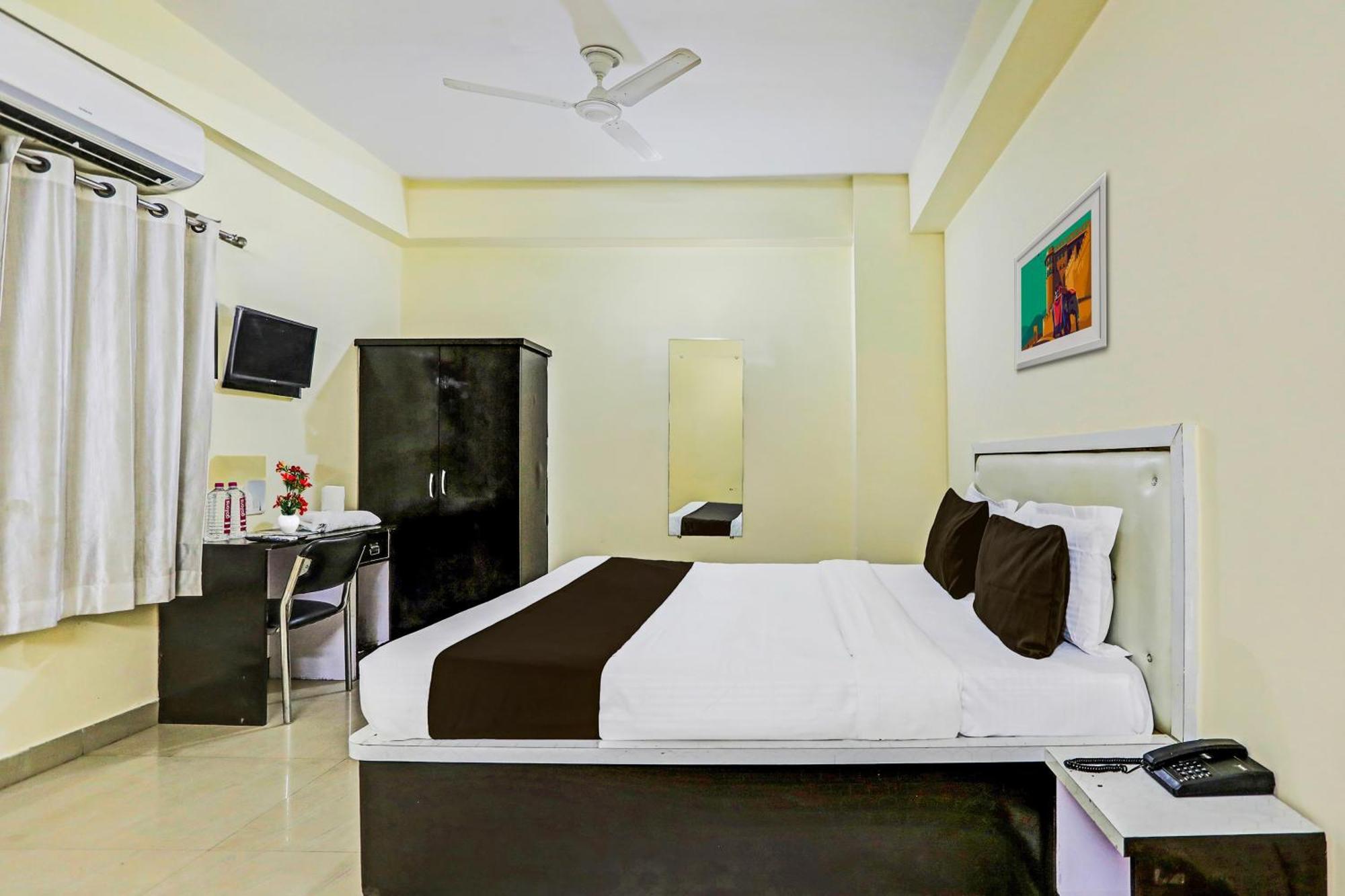 Super Hotel O Hyderabad Gate Iit Bhu Kakarmatha Eksteriør bilde