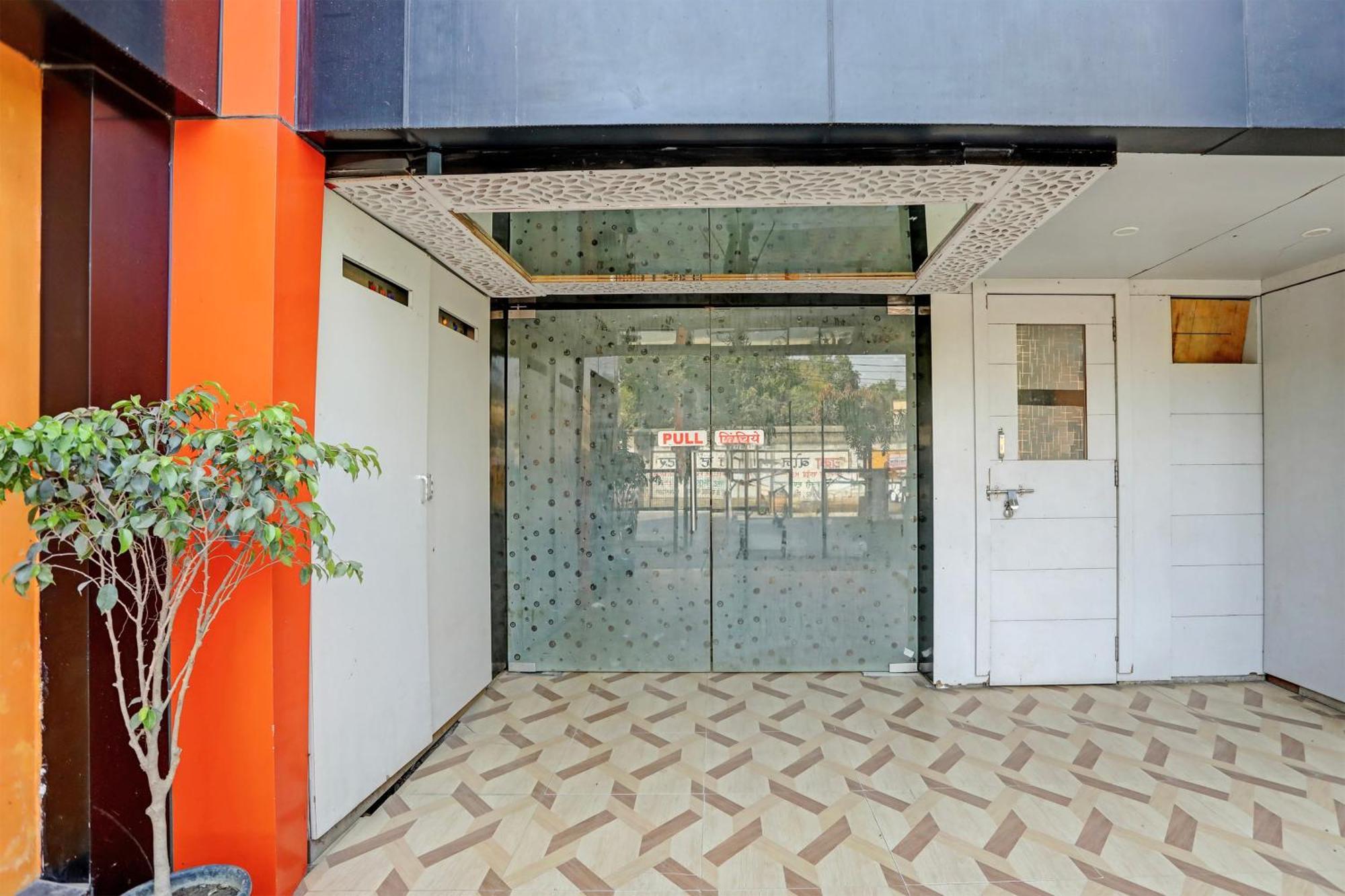 Super Hotel O Hyderabad Gate Iit Bhu Kakarmatha Eksteriør bilde