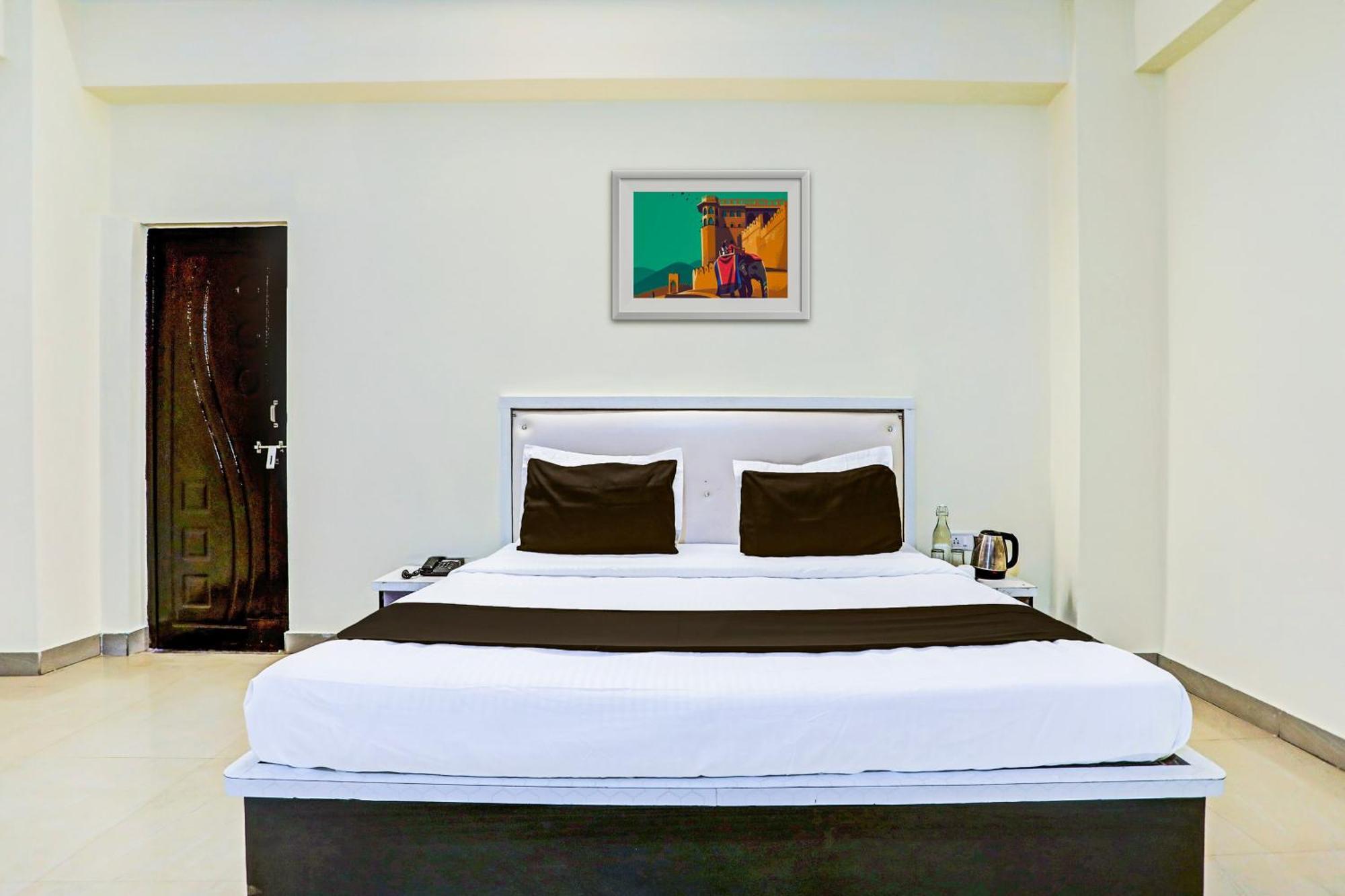 Super Hotel O Hyderabad Gate Iit Bhu Kakarmatha Eksteriør bilde